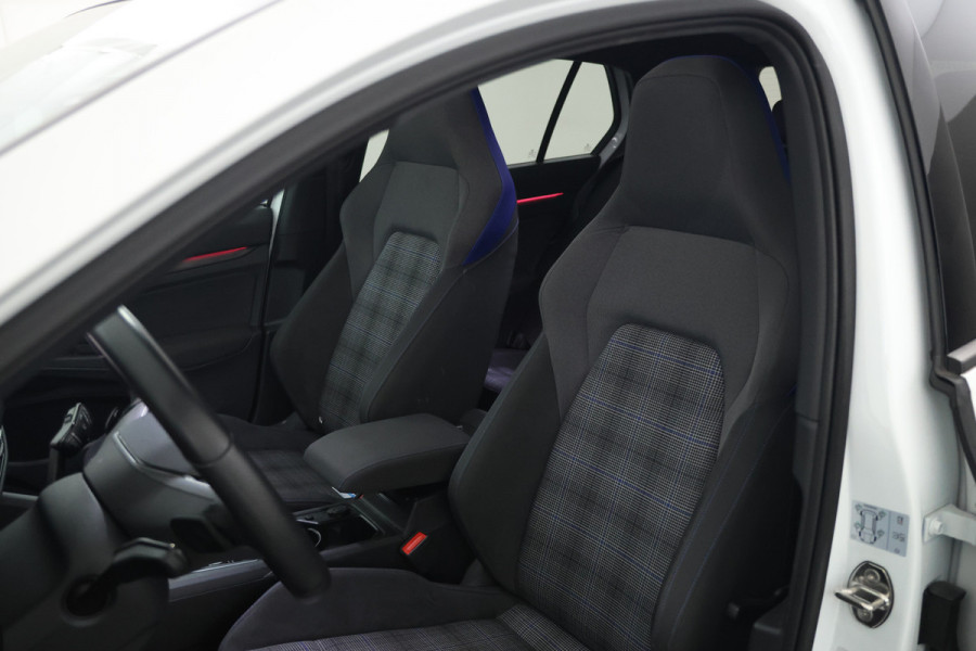 Volkswagen Golf 1.4 eHybrid GTE Panorama, Apple carplay, 18Inch.