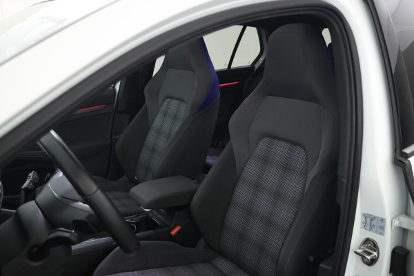 Volkswagen Golf 1.4 eHybrid GTE Panorama, Apple carplay, 18Inch.