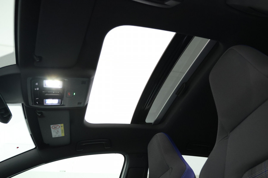 Volkswagen Golf 1.4 eHybrid GTE Panorama, Apple carplay, 18Inch.