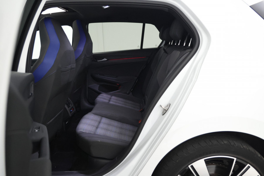 Volkswagen Golf 1.4 eHybrid GTE Panorama, Apple carplay, 18Inch.
