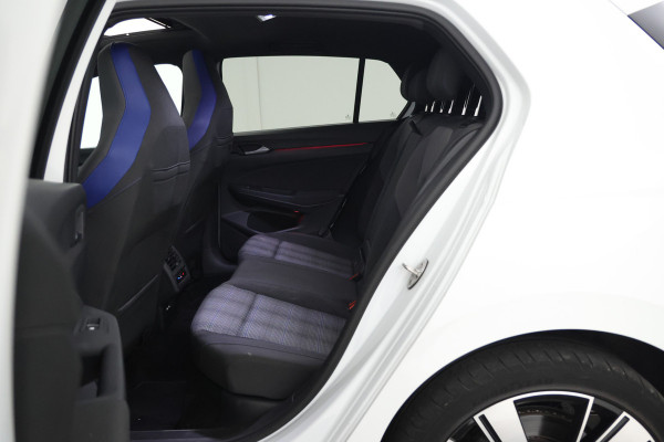 Volkswagen Golf 1.4 eHybrid GTE Panorama, Apple carplay, 18Inch.