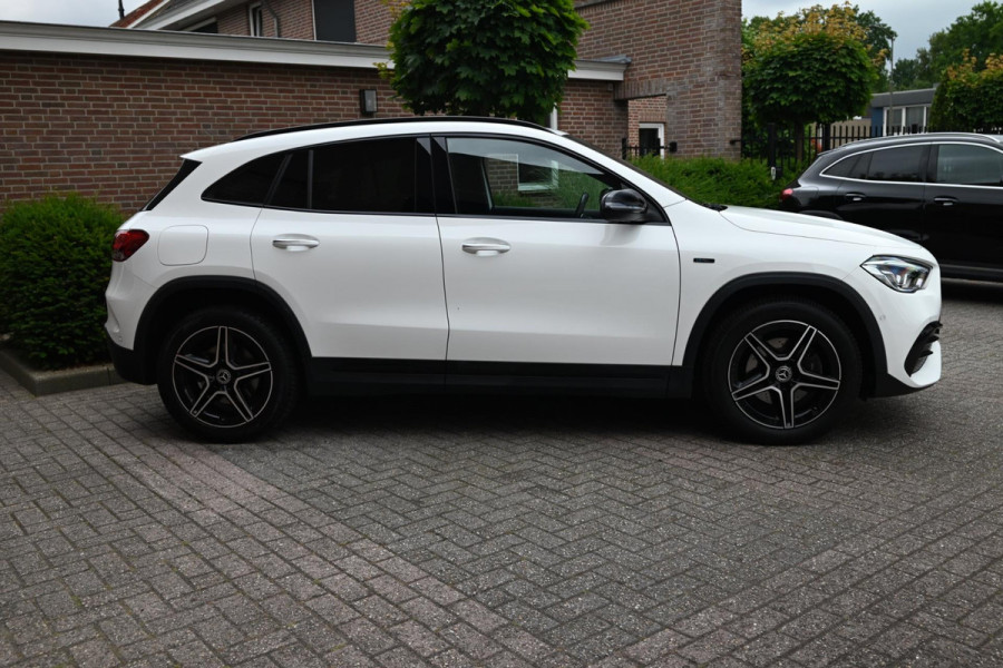 Mercedes-Benz GLA 250 e Business Solution AMG Limited Adaptive Keyless Camera Sfeerverlichting 19''