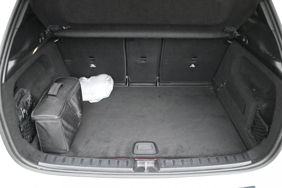 Mercedes-Benz GLA 250 e Business Solution AMG Limited Adaptive Keyless Camera Sfeerverlichting 19''