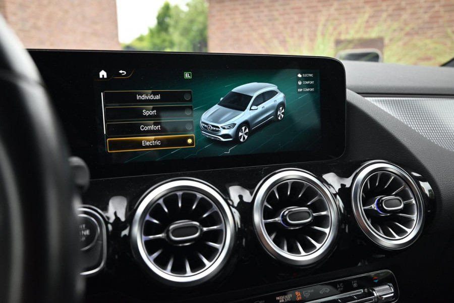 Mercedes-Benz GLA 250 e Progressive 218 PK Dealer o.h Widescreen Camera Elek Klep 18''