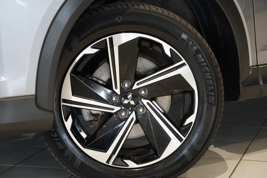 Mitsubishi Eclipse Cross 2.4 PHEV First Edition + HEAD-UP /  360 CAMERA /