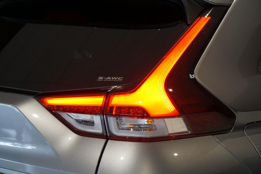 Mitsubishi Eclipse Cross 2.4 PHEV First Edition + HEAD-UP /  360 CAMERA /