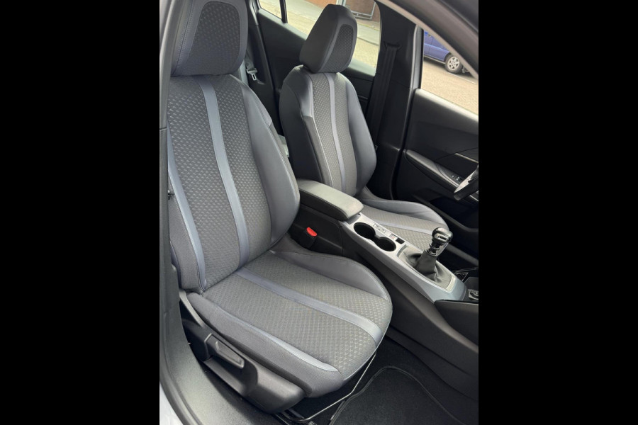 Peugeot 2008 1.2 PureTech Allure 131PK - Navigatie I LED/PDC I Achteruitrij camera I Airco I Sport velgen I Dealer onderhouden