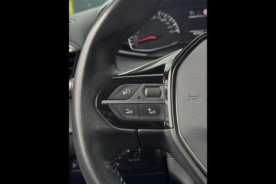 Peugeot 2008 1.2 PureTech Allure 131PK - Navigatie I LED/PDC I Achteruitrij camera I Airco I Sport velgen I Dealer onderhouden