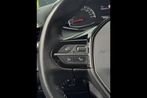 Peugeot 2008 1.2 PureTech Allure 131PK - Navigatie I LED/PDC I Achteruitrij camera I Airco I Sport velgen I Dealer onderhouden