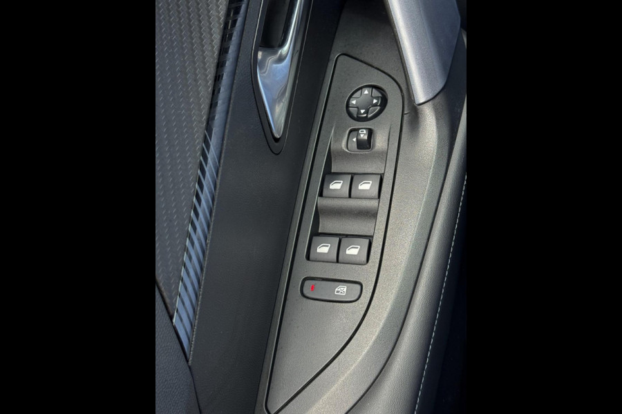 Peugeot 2008 1.2 PureTech Allure 131PK - Navigatie I LED/PDC I Achteruitrij camera I Airco I Sport velgen I Dealer onderhouden