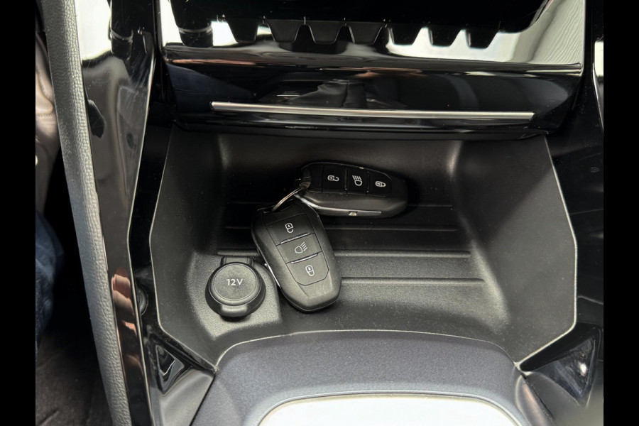 Peugeot 2008 1.2 PureTech Allure 131PK - Navigatie I LED/PDC I Achteruitrij camera I Airco I Sport velgen I Dealer onderhouden