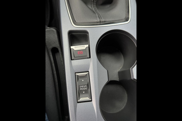 Peugeot 2008 1.2 PureTech Allure 131PK - Navigatie I LED/PDC I Achteruitrij camera I Airco I Sport velgen I Dealer onderhouden