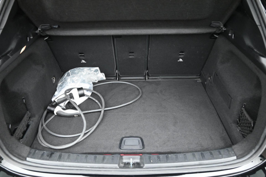 Mercedes-Benz GLA 250 e Business Solution AMG Limited 1e Eig 218 PK Widescreen Sfeerverlichting Camera 19''