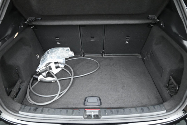 Mercedes-Benz GLA 250 e Business Solution AMG Limited 1e Eig 218 PK Widescreen Sfeerverlichting Camera 19''