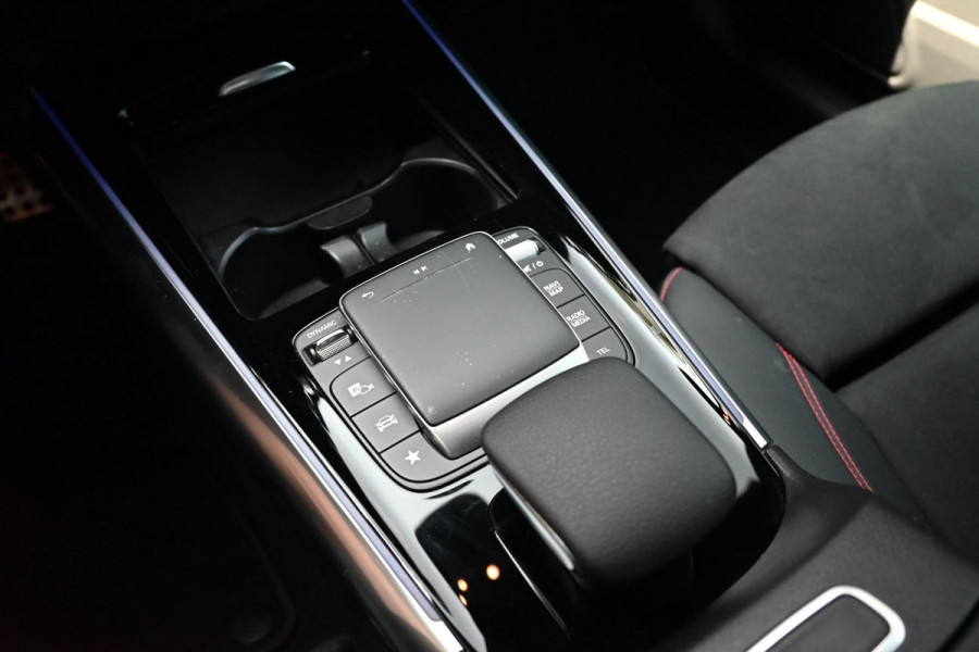 Mercedes-Benz GLA 250 e Business Solution AMG Limited 1e Eig 218 PK Widescreen Sfeerverlichting Camera 19''