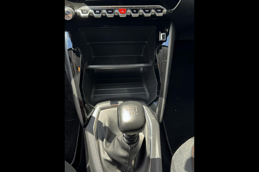 Peugeot 208 1.2 PureTech Active Pack - Apple CarPlay / Navigatie I Airco I LED I PDC I 35.000 KM -Dealer onderhouden