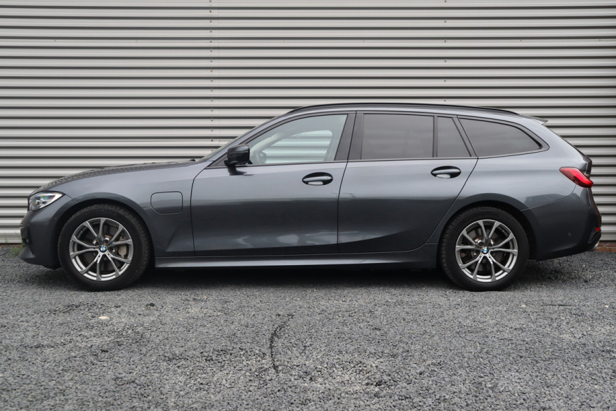 BMW 3 Serie Touring 330e Business Edition Plus Harman Kardon / Camera / Trekhaak /