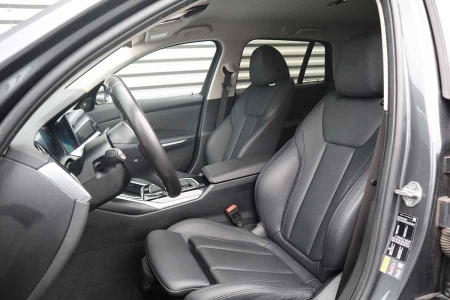 BMW 3 Serie Touring 330e Business Edition Plus Harman Kardon / Camera / Trekhaak /