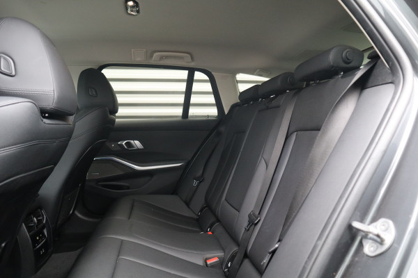 BMW 3 Serie Touring 330e Business Edition Plus Harman Kardon / Camera / Trekhaak /