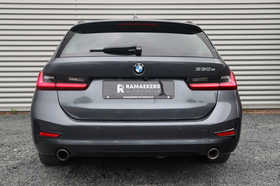 BMW 3 Serie Touring 330e Business Edition Plus Harman Kardon / Camera / Trekhaak /