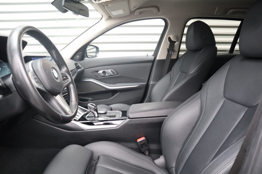 BMW 3 Serie Touring 330e Business Edition Plus Harman Kardon / Camera / Trekhaak /