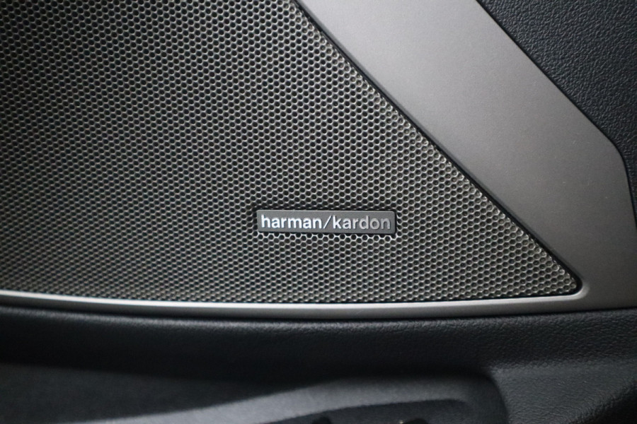 BMW 3 Serie Touring 330e Business Edition Plus Harman Kardon / Camera / Trekhaak /