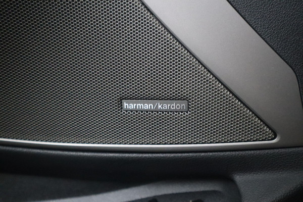 BMW 3 Serie Touring 330e Business Edition Plus Harman Kardon / Camera / Trekhaak /