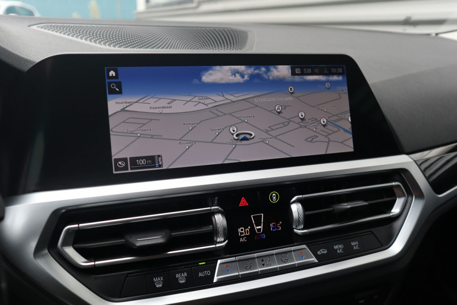 BMW 3 Serie Touring 330e Business Edition Plus Harman Kardon / Camera / Trekhaak /