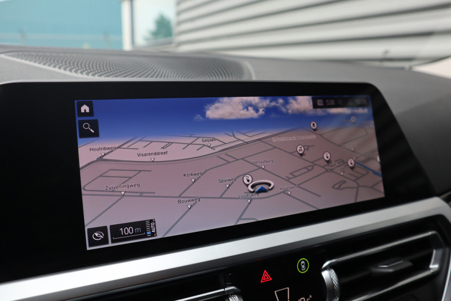 BMW 3 Serie Touring 330e Business Edition Plus Harman Kardon / Camera / Trekhaak /