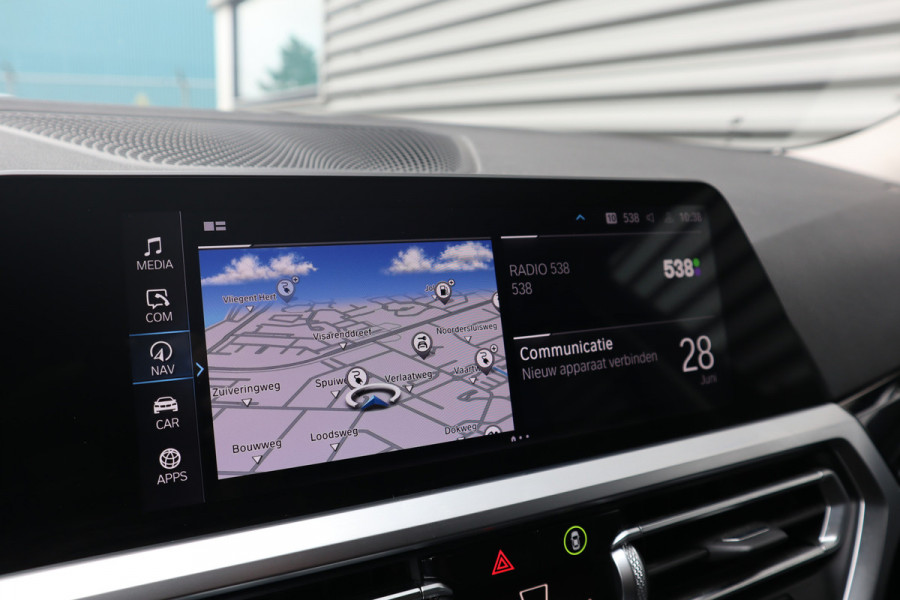 BMW 3 Serie Touring 330e Business Edition Plus Harman Kardon / Camera / Trekhaak /