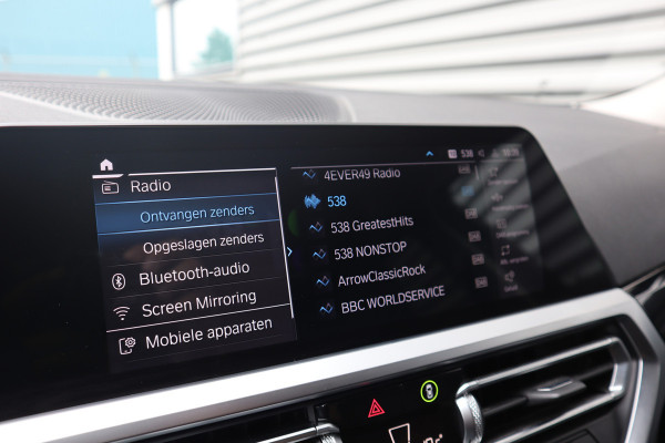 BMW 3 Serie Touring 330e Business Edition Plus Harman Kardon / Camera / Trekhaak /