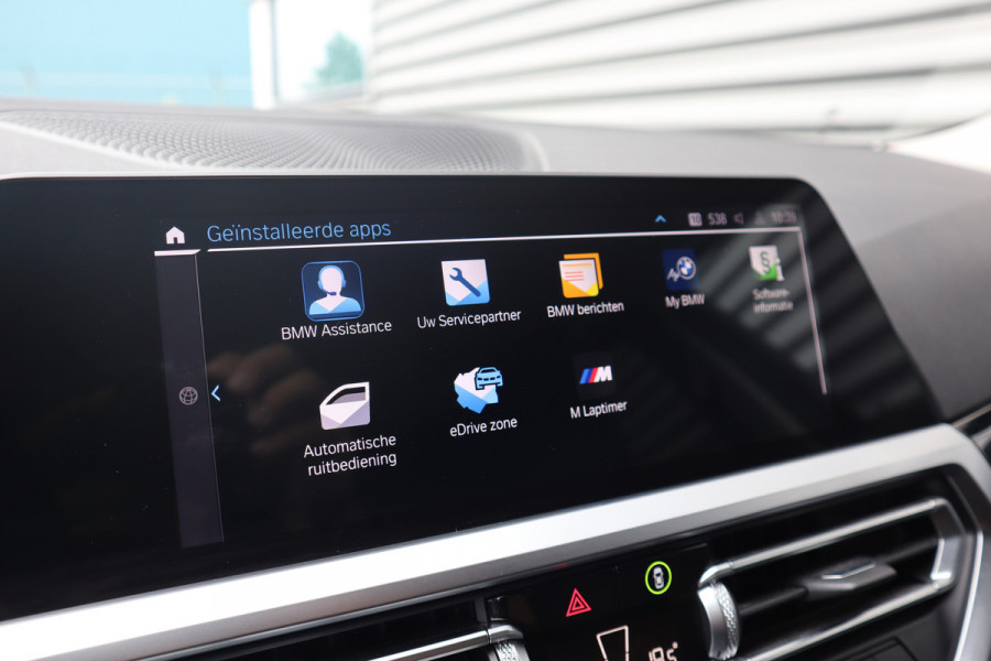 BMW 3 Serie Touring 330e Business Edition Plus Harman Kardon / Camera / Trekhaak /