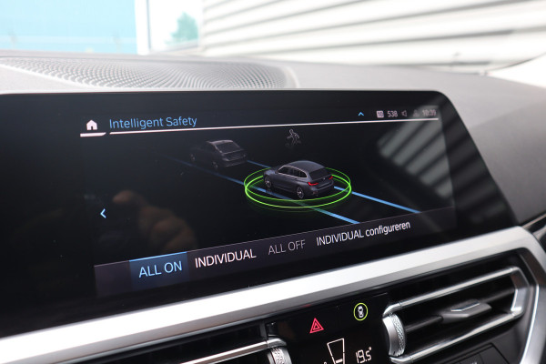 BMW 3 Serie Touring 330e Business Edition Plus Harman Kardon / Camera / Trekhaak /