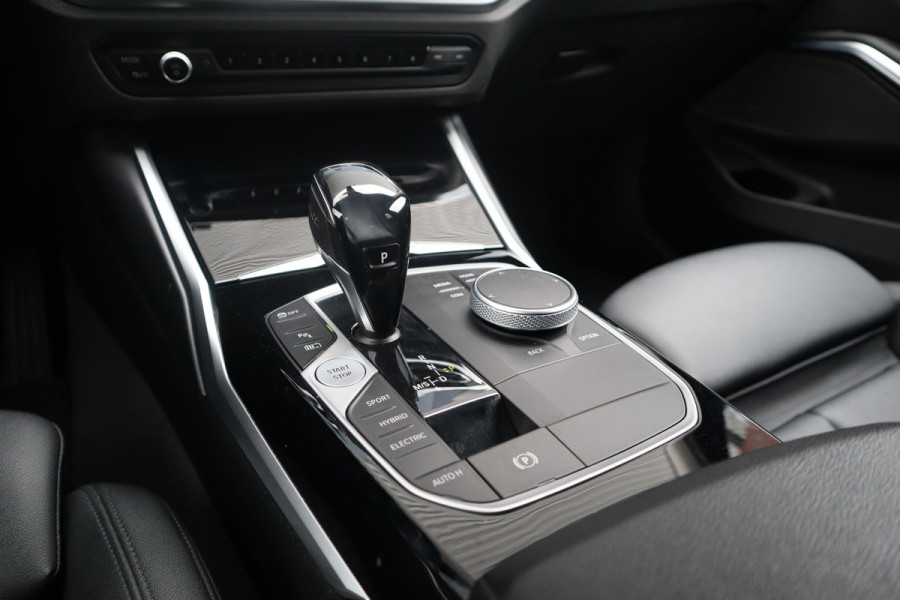 BMW 3 Serie Touring 330e Business Edition Plus Harman Kardon / Camera / Trekhaak /