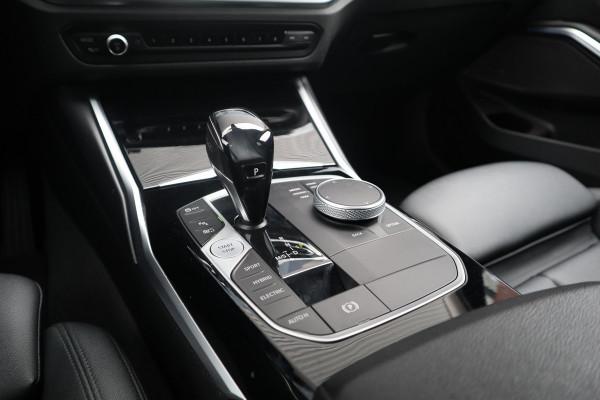 BMW 3 Serie Touring 330e Business Edition Plus Harman Kardon / Camera / Trekhaak /