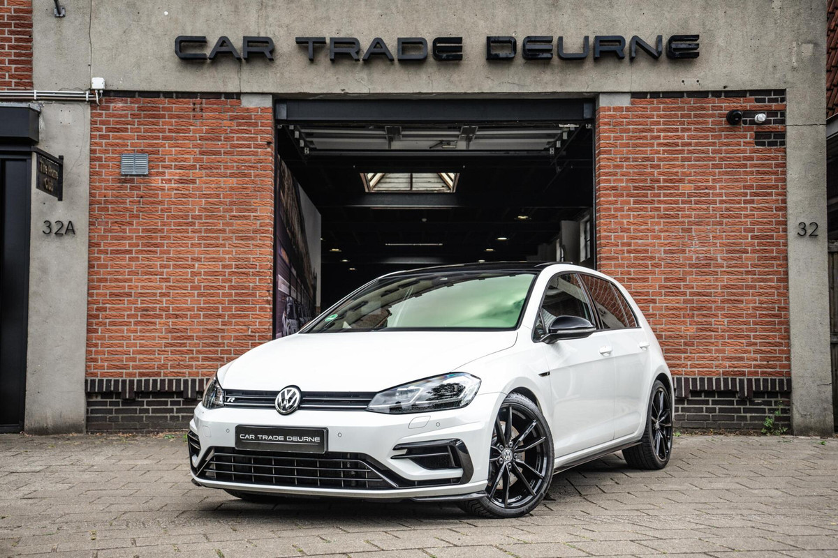 Volkswagen Golf 2.0 TSI 4Motion R Pano / Dyn / DCC Volkswagen Golf 2.0 TSI 4Motion R Pano / Dyn / DCC