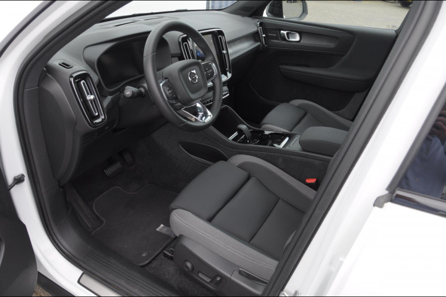 Volvo XC40 232PK Automaat Recharge Ultimate 70 KwH / Trekhaak / Adaptieve cruise control / BLIS / Parkeersensoren met 360 camera / Elektrische stoelen / Apple carplay / elektrische achterklep / Harman kardon audio