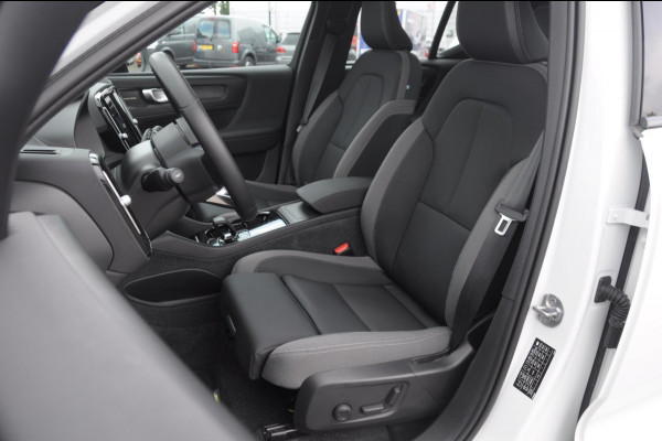Volvo XC40 232PK Automaat Recharge Ultimate 70 KwH / Trekhaak / Adaptieve cruise control / BLIS / Parkeersensoren met 360 camera / Elektrische stoelen / Apple carplay / elektrische achterklep / Harman kardon audio