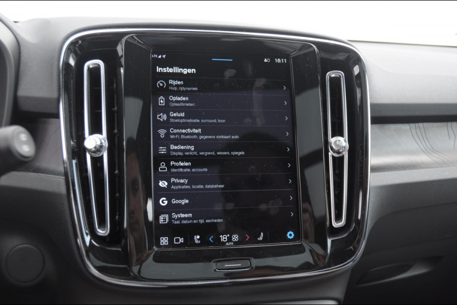 Volvo XC40 232PK Automaat Recharge Ultimate 70 KwH / Trekhaak / Adaptieve cruise control / BLIS / Parkeersensoren met 360 camera / Elektrische stoelen / Apple carplay / elektrische achterklep / Harman kardon audio