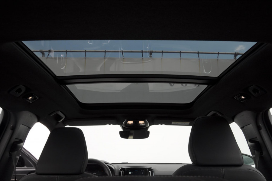Volvo XC40 232PK Automaat Recharge Ultimate 70 KwH / Trekhaak / Adaptieve cruise control / BLIS / Parkeersensoren met 360 camera / Elektrische stoelen / Apple carplay / elektrische achterklep / Harman kardon audio