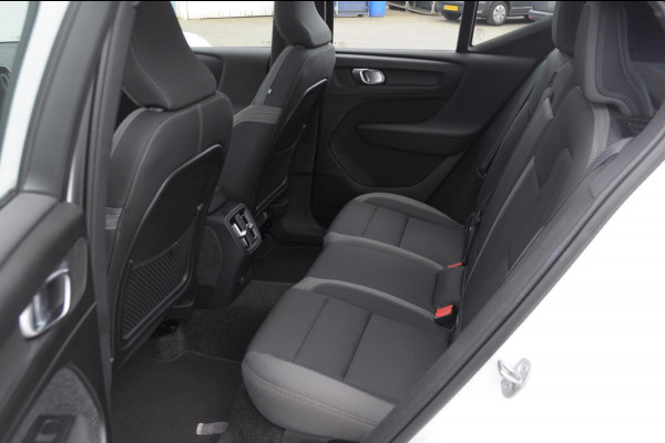 Volvo XC40 232PK Automaat Recharge Ultimate 70 KwH / Trekhaak / Adaptieve cruise control / BLIS / Parkeersensoren met 360 camera / Elektrische stoelen / Apple carplay / elektrische achterklep / Harman kardon audio