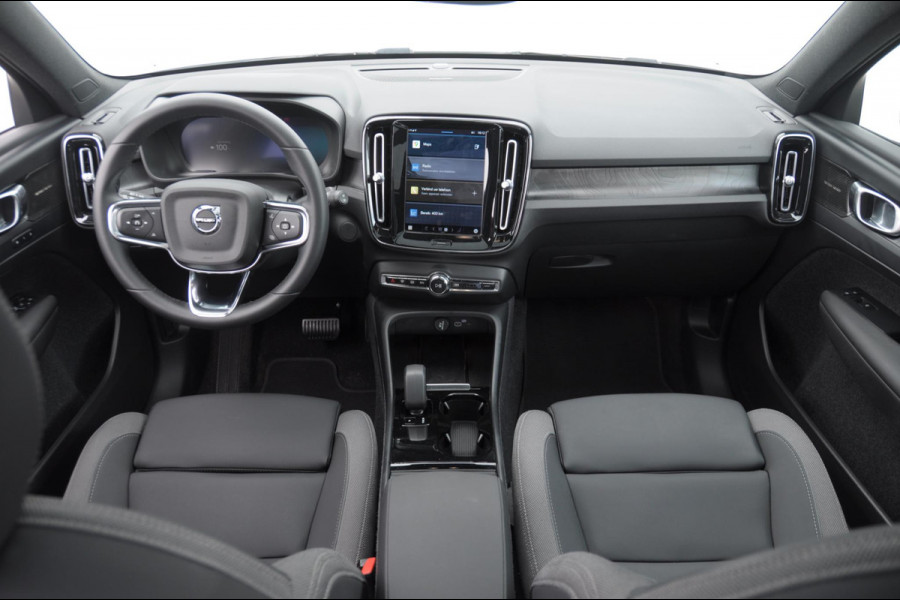 Volvo XC40 232PK Automaat Recharge Ultimate 70 KwH / Trekhaak / Adaptieve cruise control / BLIS / Parkeersensoren met 360 camera / Elektrische stoelen / Apple carplay / elektrische achterklep / Harman kardon audio