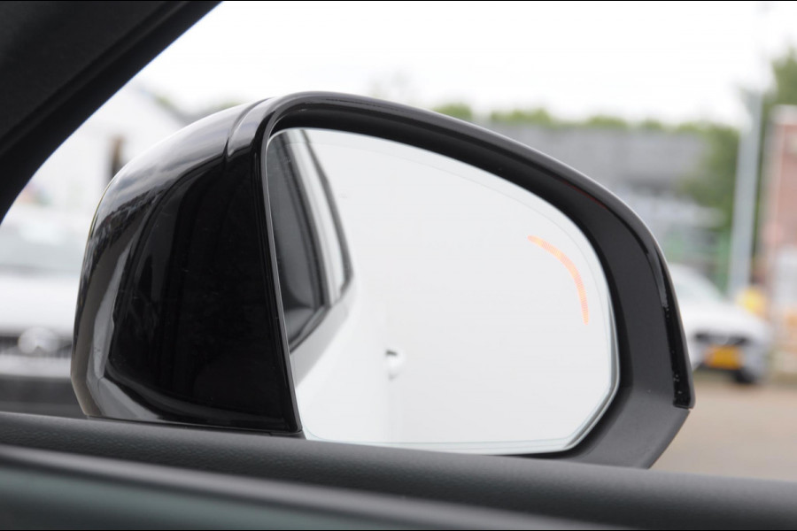 Volvo XC40 232PK Automaat Recharge Ultimate 70 KwH / Trekhaak / Adaptieve cruise control / BLIS / Parkeersensoren met 360 camera / Elektrische stoelen / Apple carplay / elektrische achterklep / Harman kardon audio