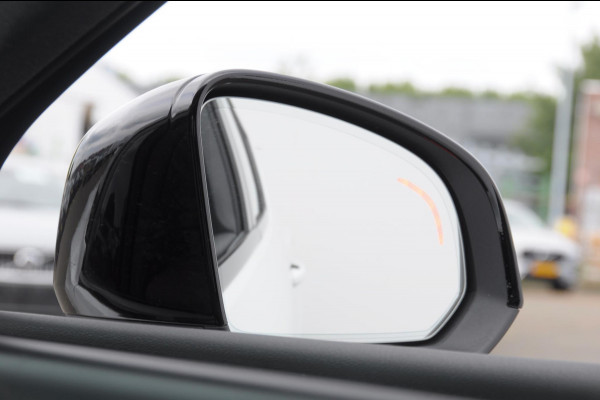 Volvo XC40 232PK Automaat Recharge Ultimate 70 KwH / Trekhaak / Adaptieve cruise control / BLIS / Parkeersensoren met 360 camera / Elektrische stoelen / Apple carplay / elektrische achterklep / Harman kardon audio