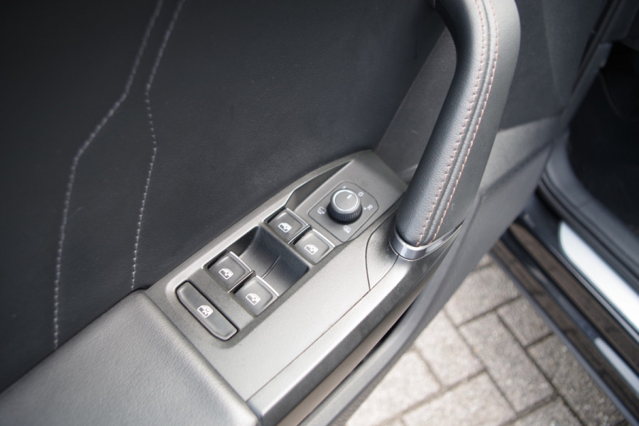 CUPRA Formentor 1.4 e-Hybrid VZ 245 PK Copper Edition PHEV, Carplay, Groot-Navigatie, Adap. Cruise Control