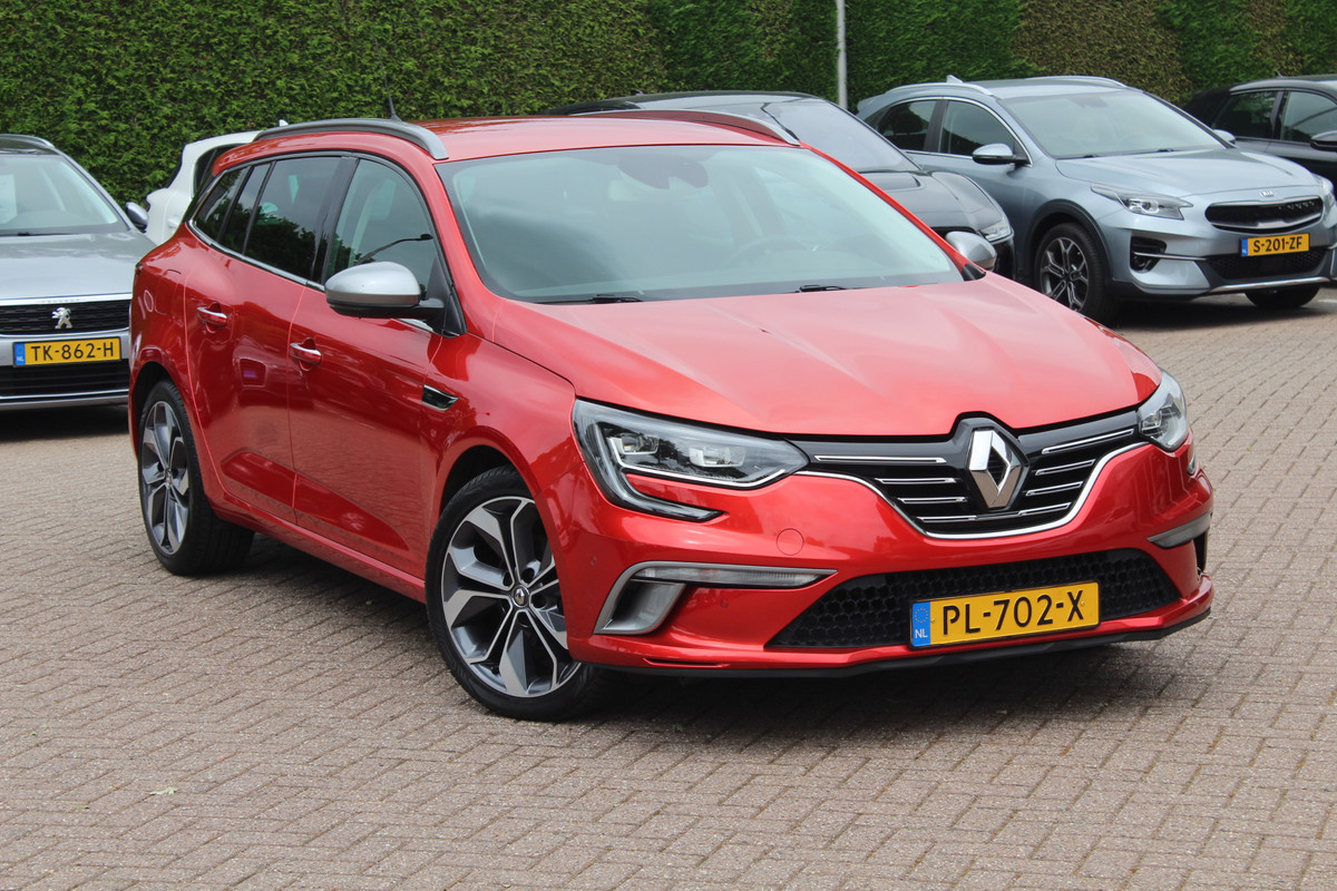 Renault MEGANE Estate 1.2 TCe GT-Line / Trekhaak / Camera / Bose / Keyless / 17'' / Navigatie / Getint glas / Dodehoek / DAB / Cruise Control