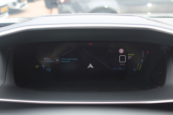 Peugeot e-2008 EV Allure 50 kWh / Camera / Half leder / Virtual Cockpit / 17'' / LED Koplampen / Keyless / Navigatie / Stoelverwarming / Cruise Control