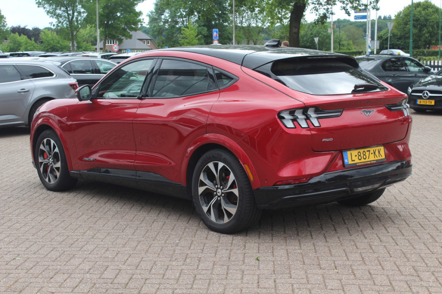 Ford Mustang Mach-E Extended First Edition AWD 98 kWh / Glascoating / Trekhaak / Panoramadak / Camera / Leder / 19'' / B&O / Keyless / DAB / Dodehoek / ACC / Navigatie / Sfeerverlichting / Stoelverwarming