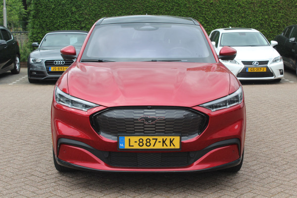 Ford Mustang Mach-E Extended First Edition AWD 98 kWh / Glascoating / Trekhaak / Panoramadak / Camera / Leder / 19'' / B&O / Keyless / DAB / Dodehoek / ACC / Navigatie / Sfeerverlichting / Stoelverwarming