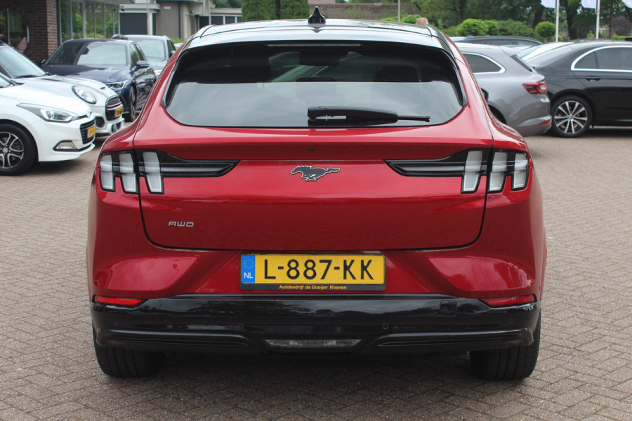 Ford Mustang Mach-E Extended First Edition AWD 98 kWh / Glascoating / Trekhaak / Panoramadak / Camera / Leder / 19'' / B&O / Keyless / DAB / Dodehoek / ACC / Navigatie / Sfeerverlichting / Stoelverwarming